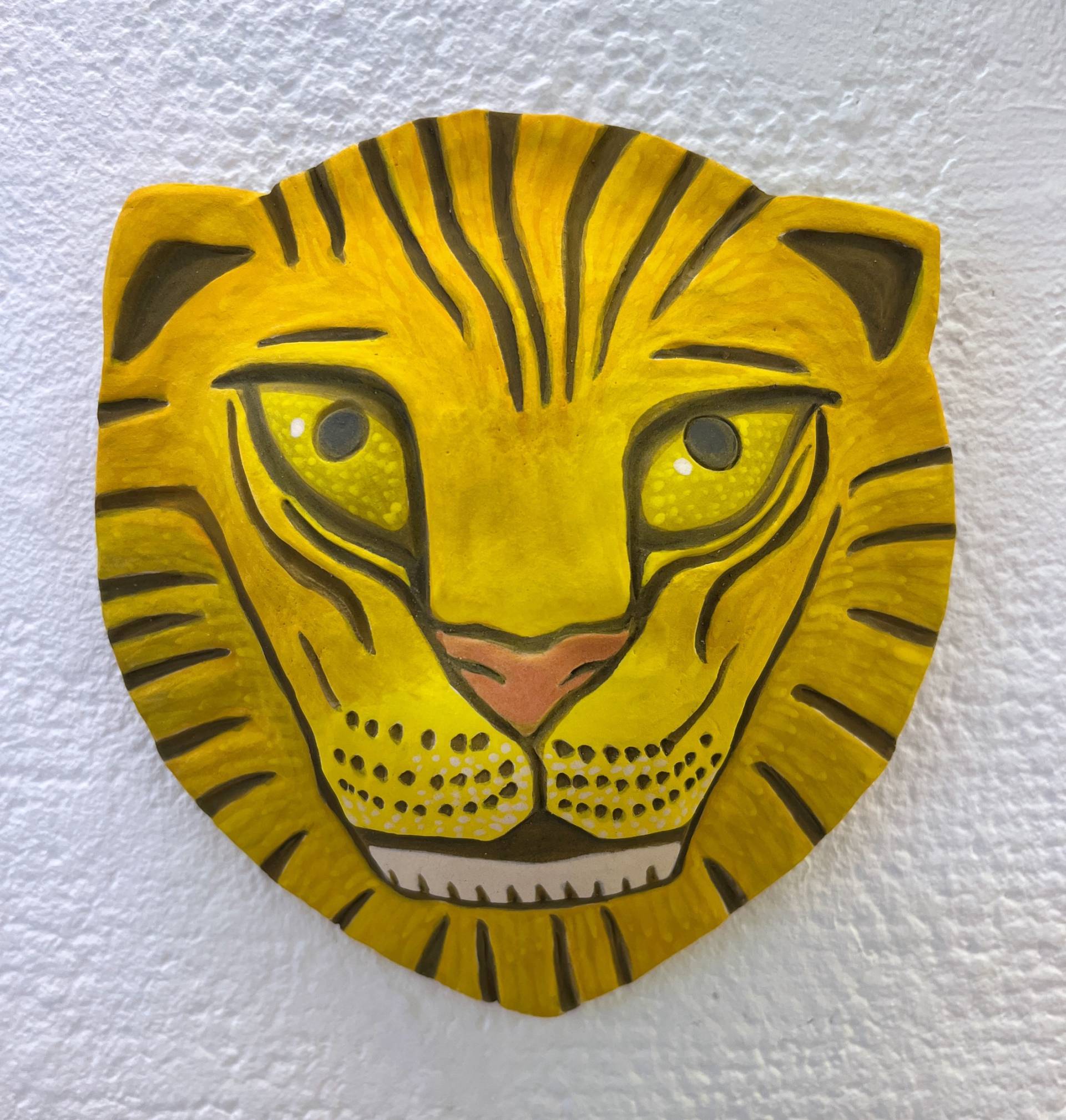 Titel Lejon. Del av installationen Från då, när allt andades i takt som visades separatutställningen Scenerier på Lysekils konsthall 2024.