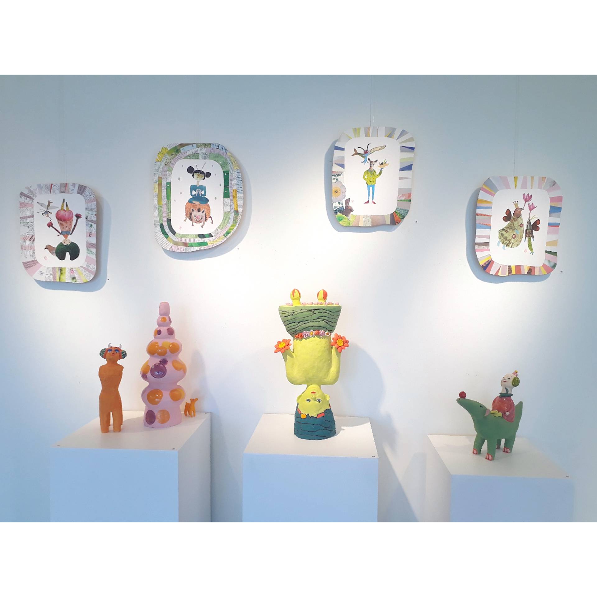 En vägg med 9 verk bestående av collage och skulptur från separatutställningen Särlingar på RiverCity Gallery 2023.