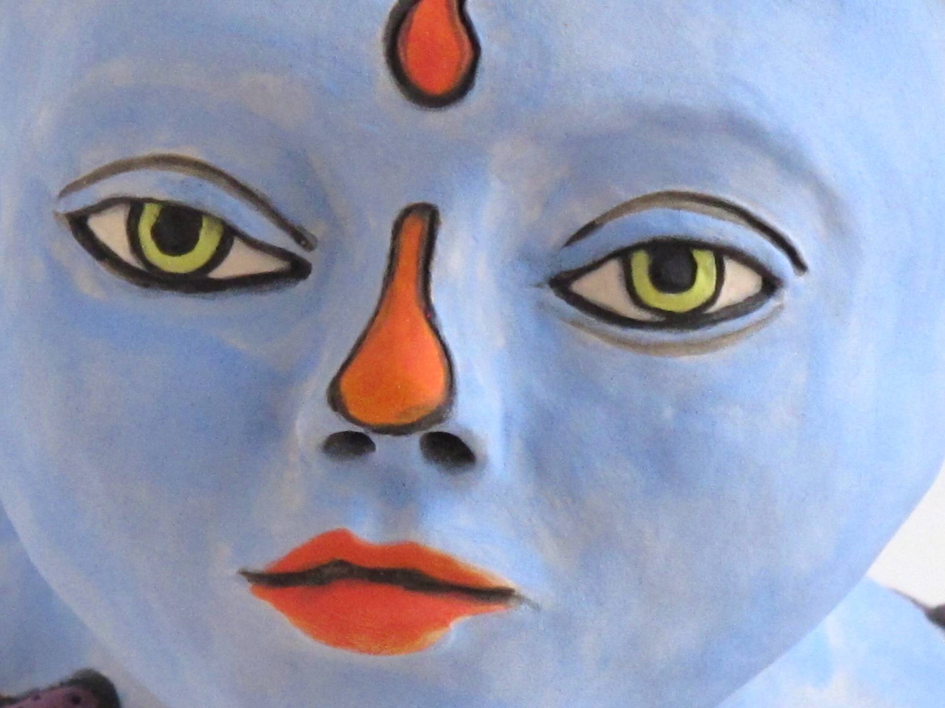 Detalj. Skulptur i stengods med titel Vi är vattnen. Visades på Galleri Floras Rike på Göteborgs botaniska trädgård under separatutställningen Living in Harmony With Nature 2023.